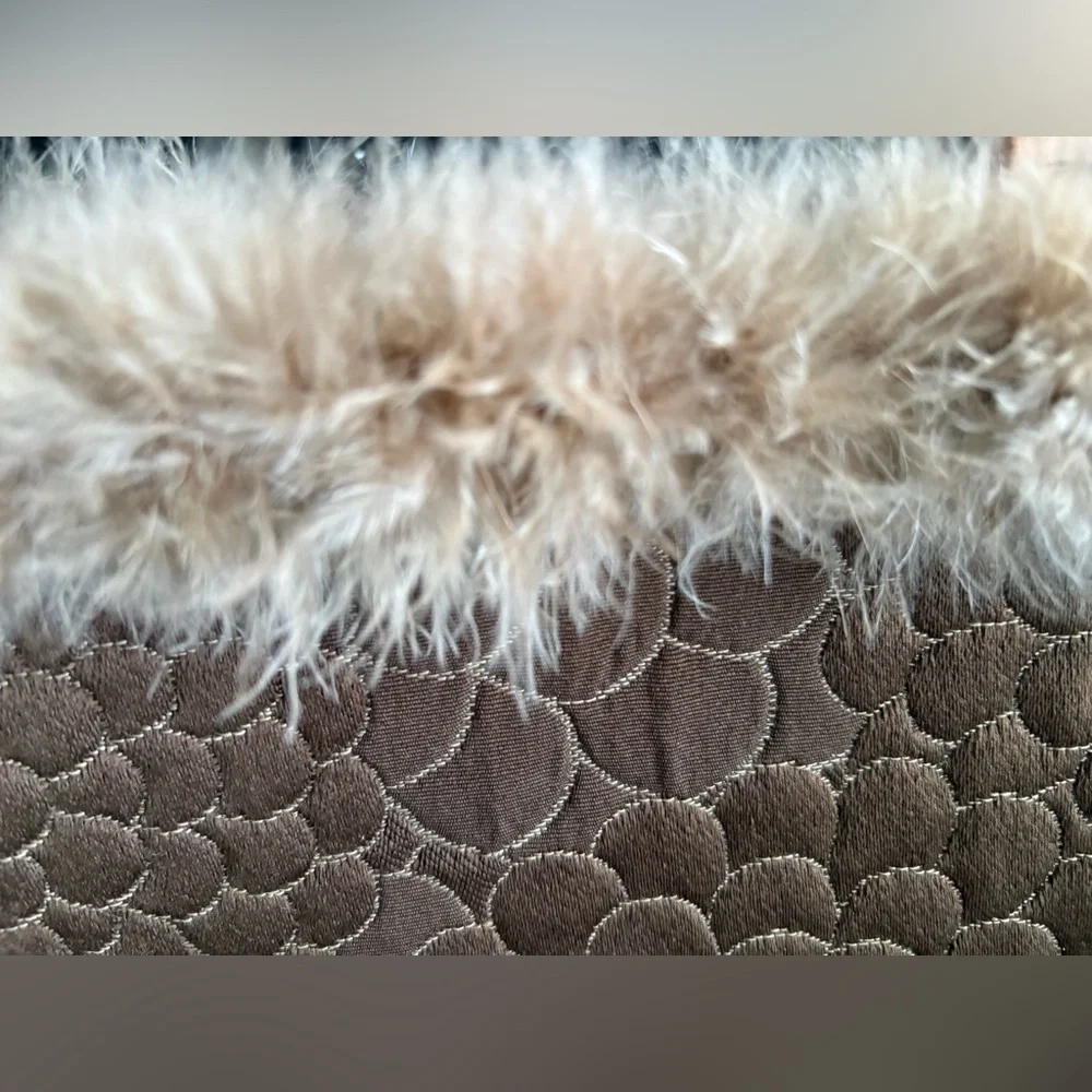 Vintage Elegant Brown Floral Handbag wooden handle feathered all around top part